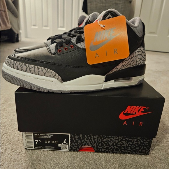 NWT Air Jordan 3 Retro Sneakers Size 7.5 - Picture 2 of 6